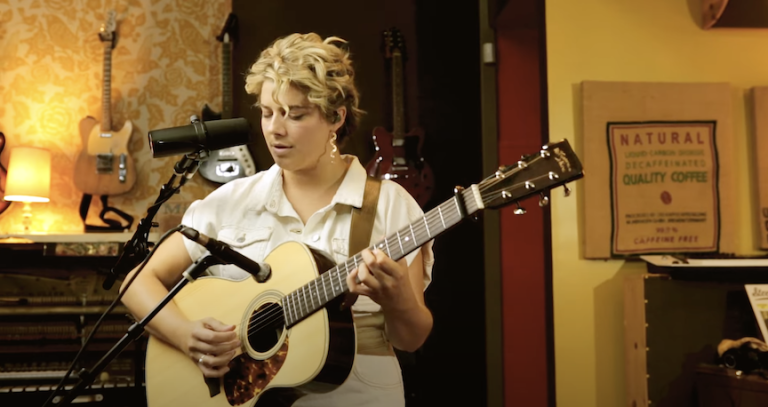 article: Mair: "Kiss" | L.R. Baggs